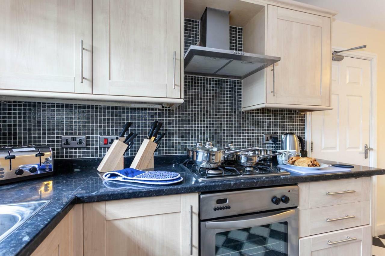 4 Bed Home, Driveway Parking Ideally Located In Latchford, Warrington - Executive St Marys House Exterior foto