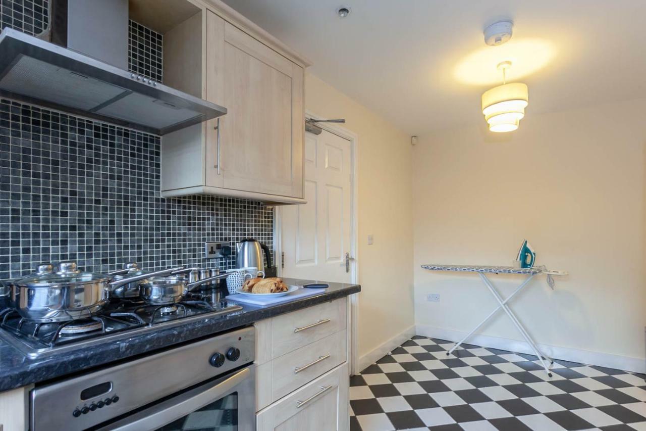 4 Bed Home, Driveway Parking Ideally Located In Latchford, Warrington - Executive St Marys House Exterior foto