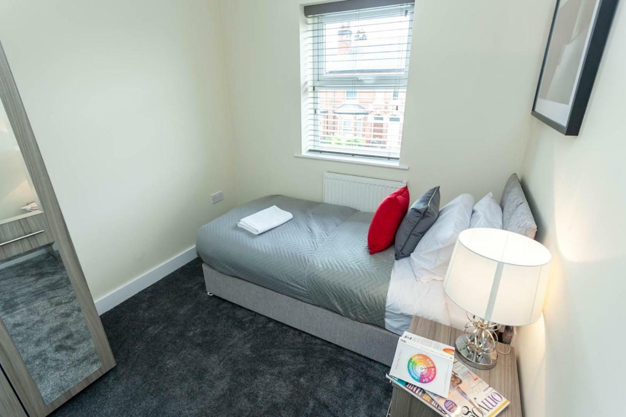 4 Bed Home, Driveway Parking Ideally Located In Latchford, Warrington - Executive St Marys House Exterior foto
